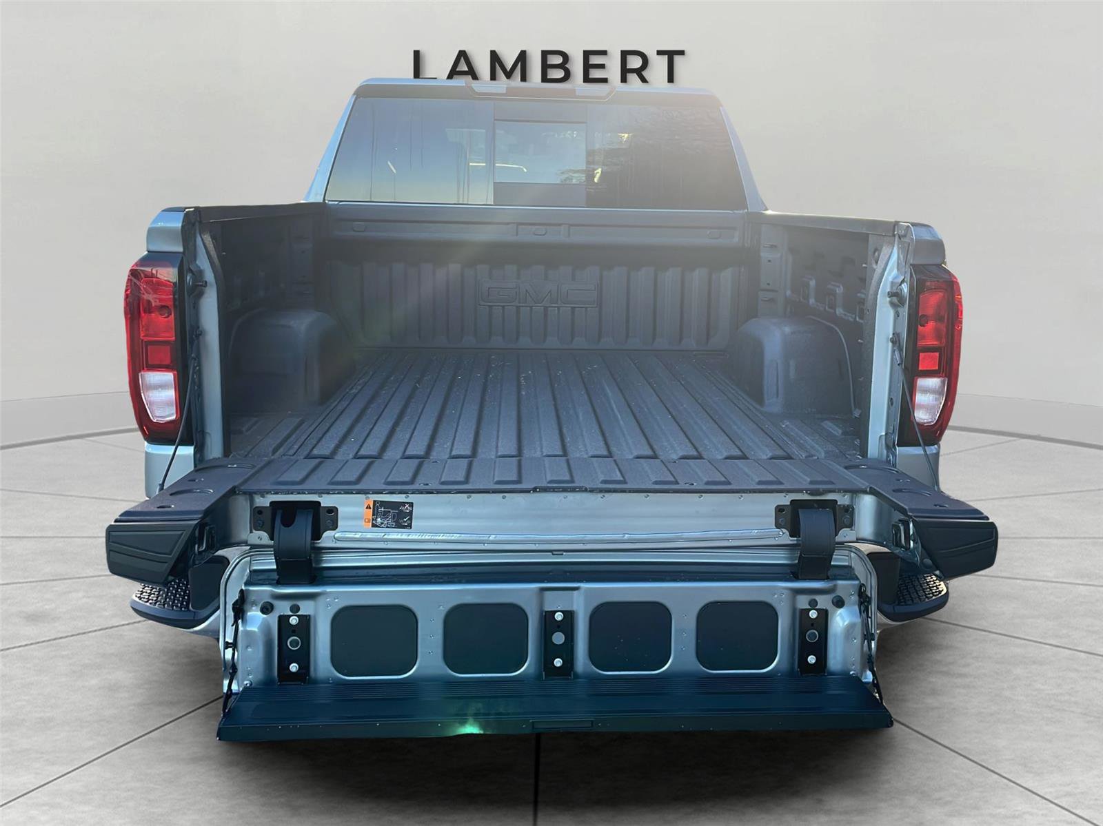 New 2026 GMC Sierra 1500 SLE image 18