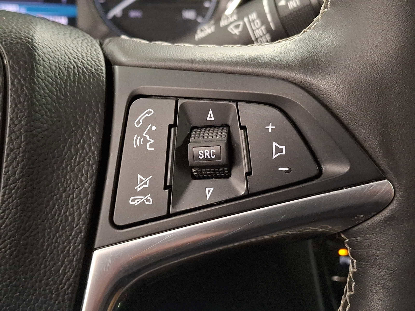 Used 2019 Buick Encore Essence w/ Experience Buick Package image 19