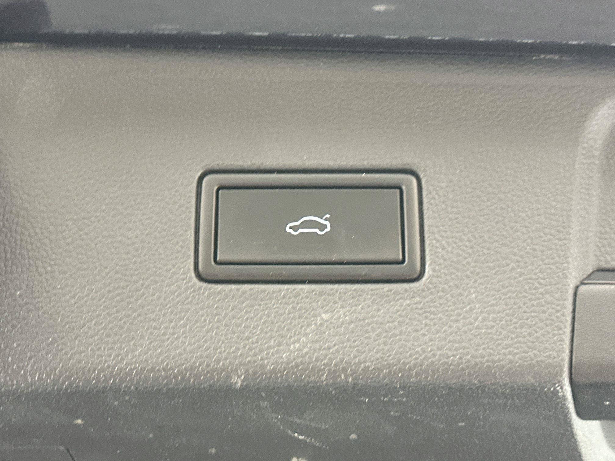 Used 2019 Volkswagen Atlas SEL FWD image 32