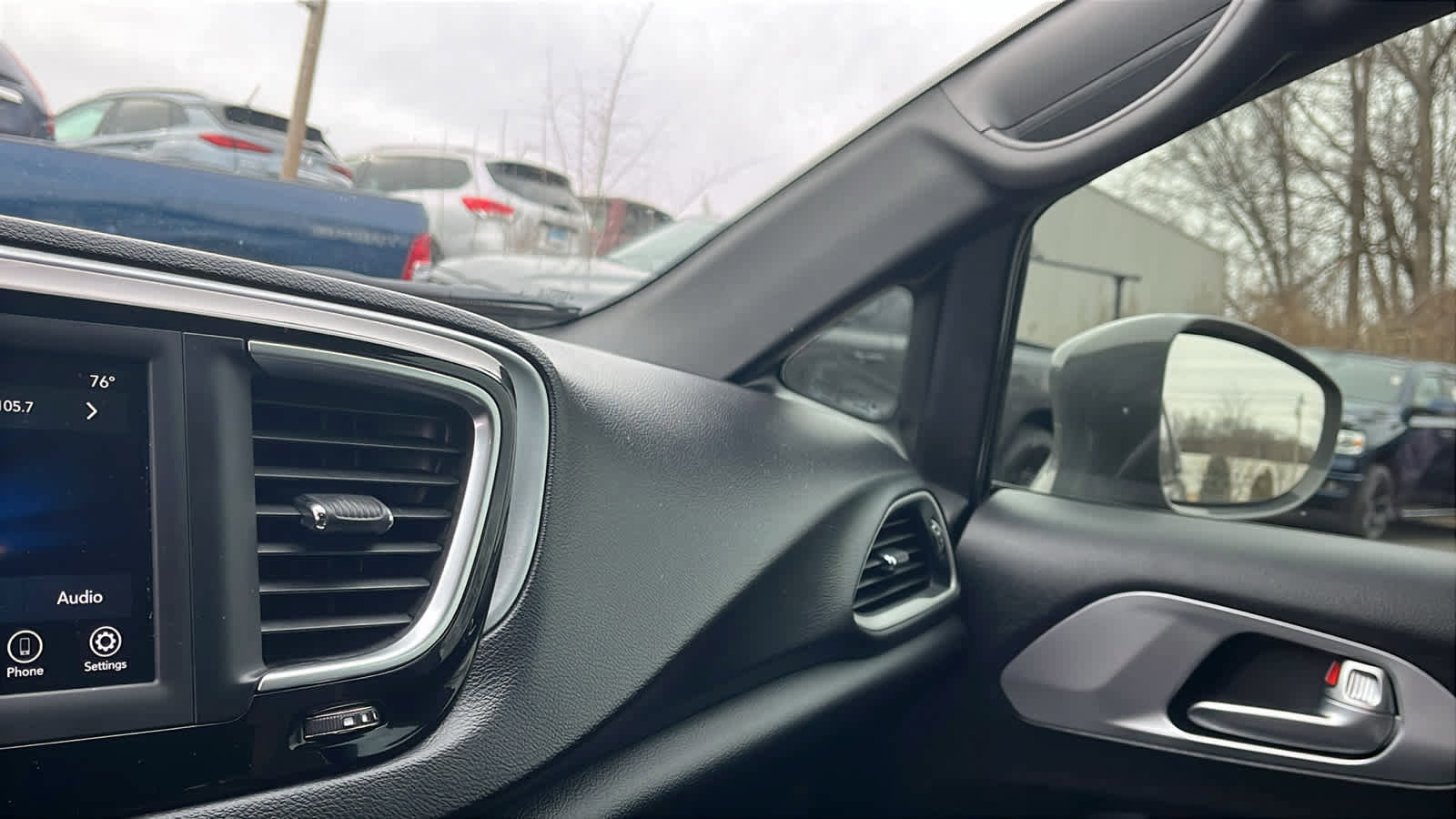 Used 2020 Chrysler Pacifica Touring-L w/ S Appearance Package image 18