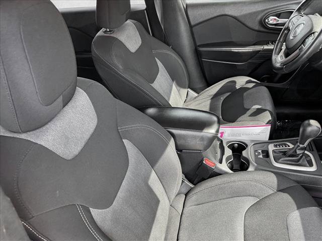 Used 2014 Jeep Cherokee Latitude w/ Comfort/Convenience Group FWD image 19
