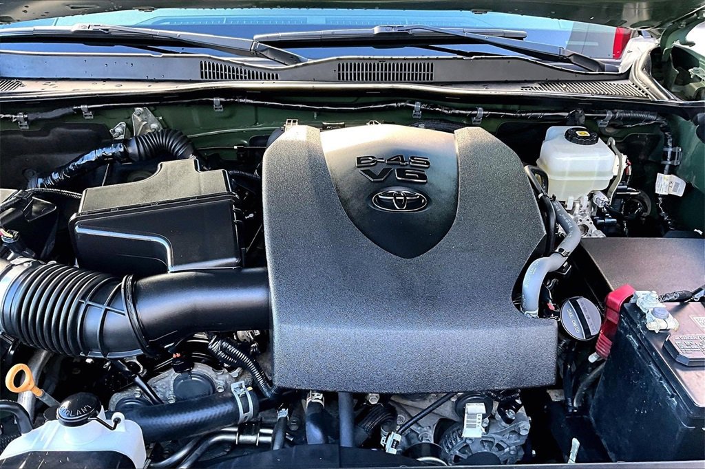 Certified 2021 Toyota Tacoma TRD Off-Road image 28