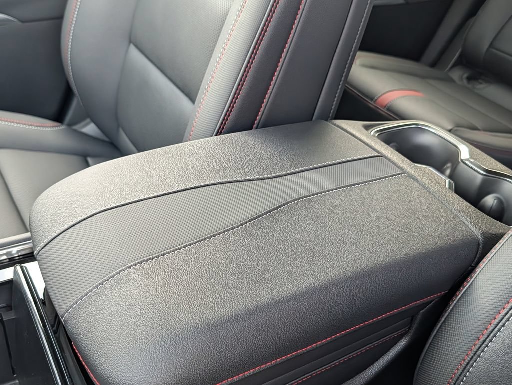 New 2026 Chevrolet Traverse RS w/ LPO, Floor Liner Package FWD image 27