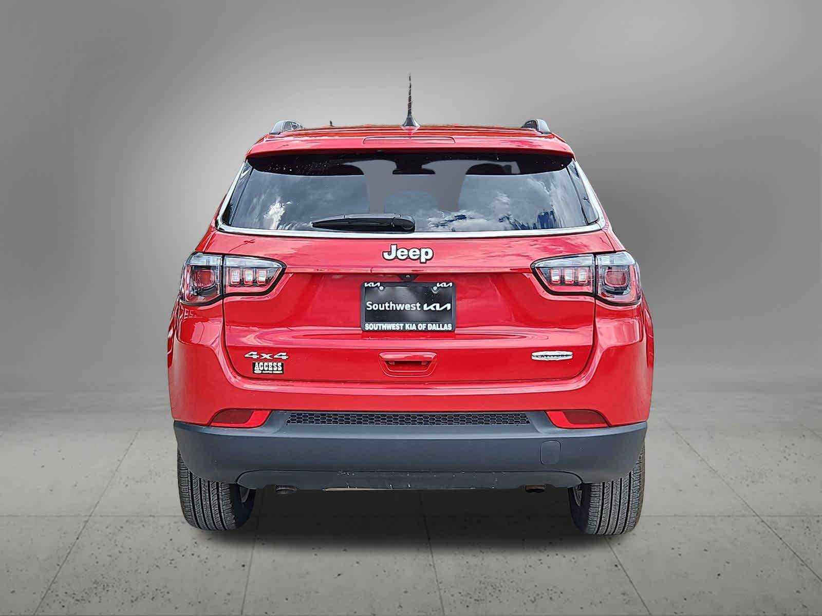 Used 2024 Jeep Compass Latitude AWD/4WD image 5