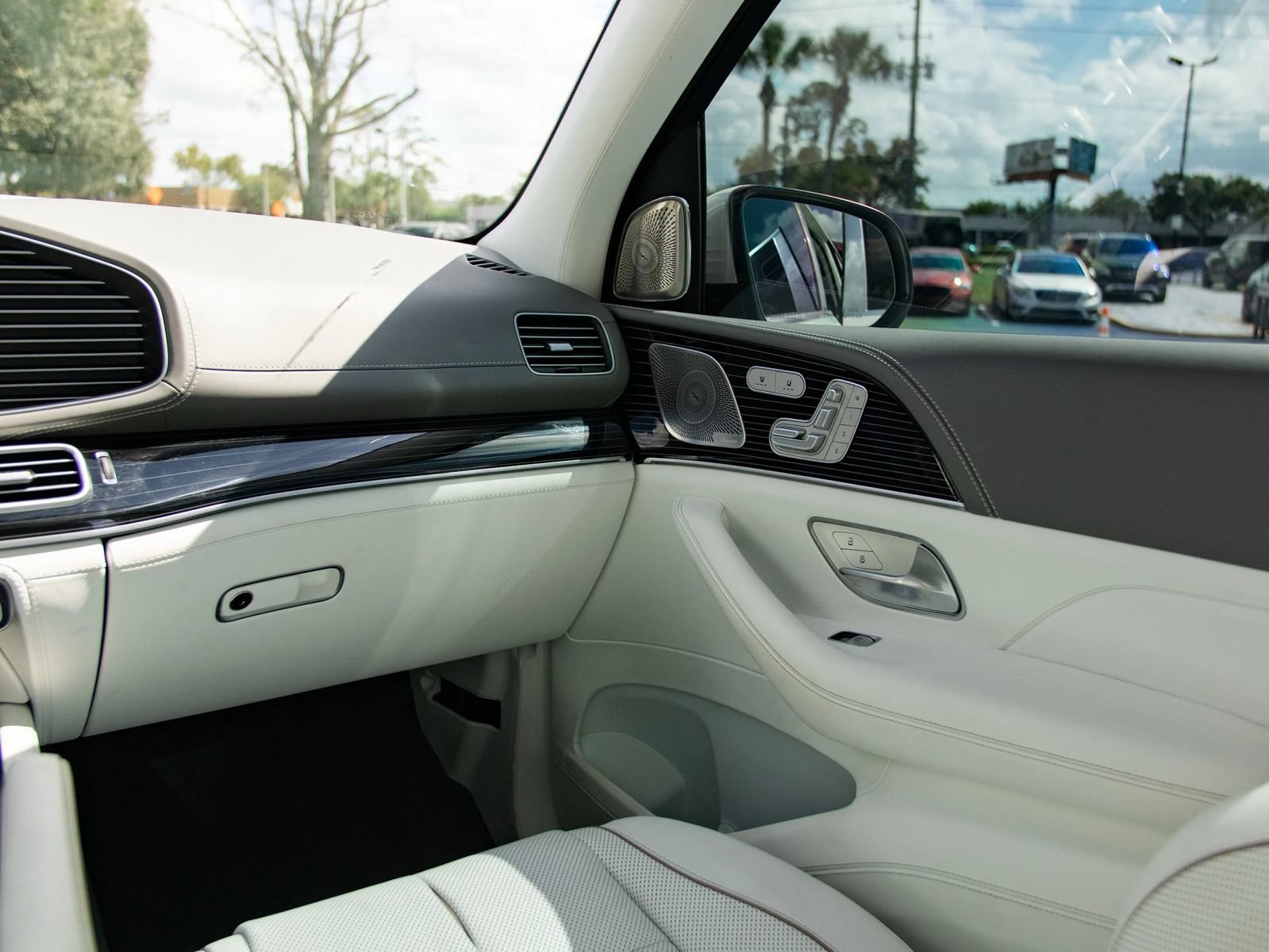 Used 2022 Mercedes-Benz Maybach GLS 600 4MATIC image 47