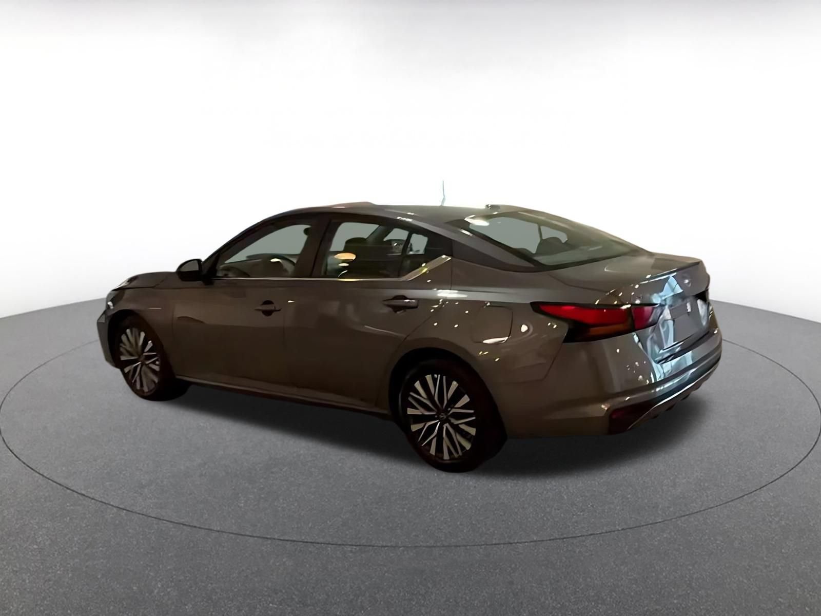 Used 2026 Nissan Altima 2.5 SV FWD image 7