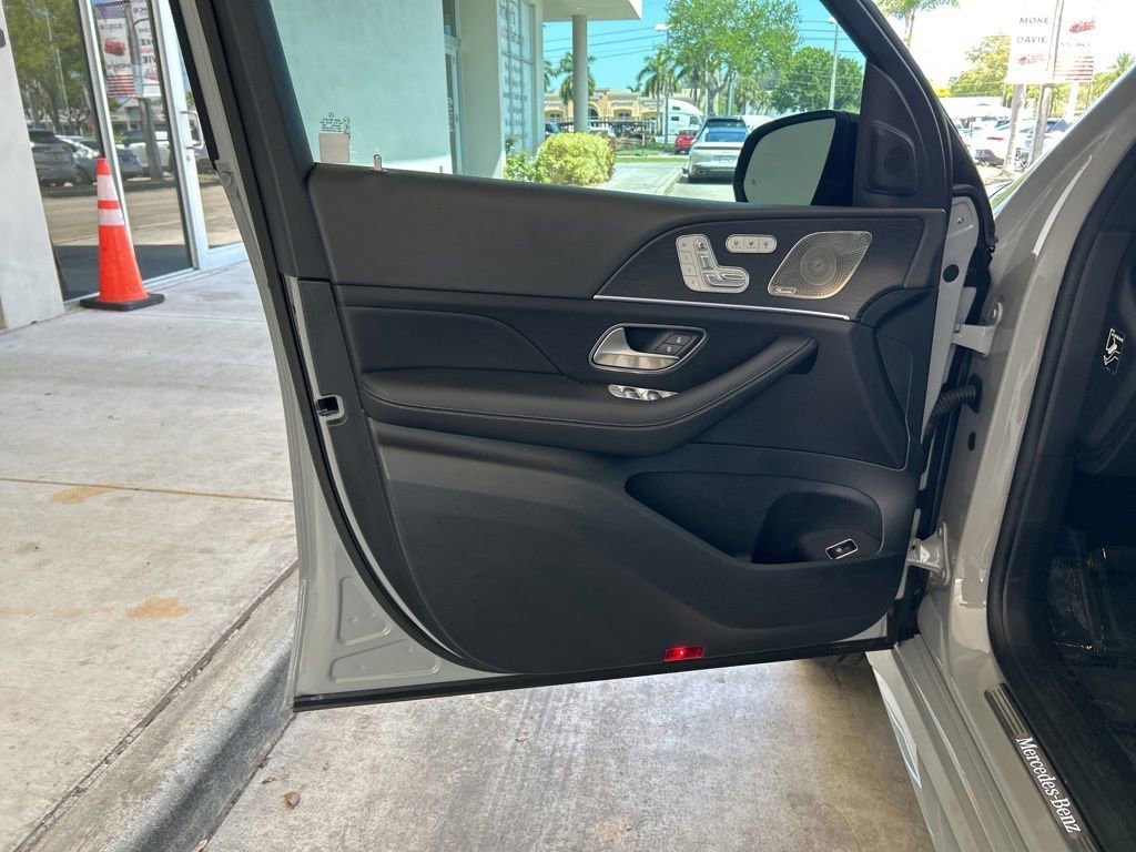 Used 2025 Mercedes-Benz GLS 450 4MATIC w/ AMG Line Exterior image 46