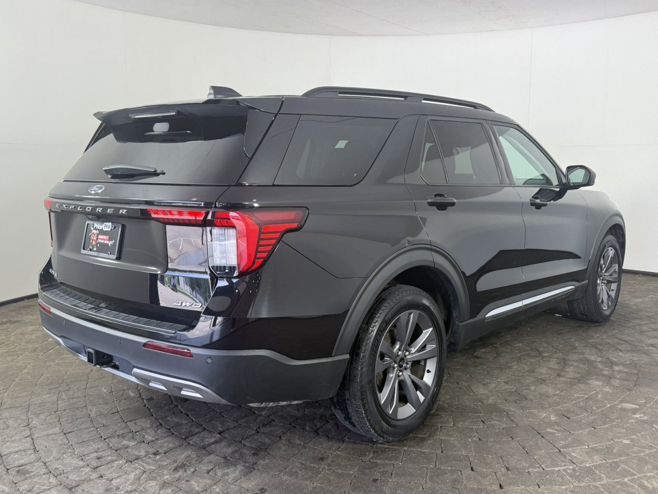 Used 2025 Ford Explorer Active w/ Active Comfort Package AWD/4WD image 9