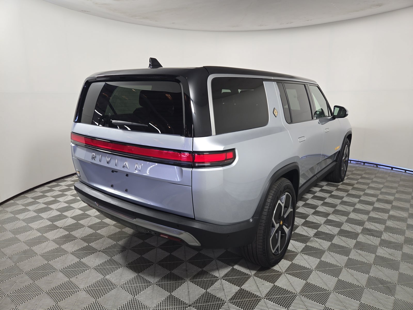 Used 2024 Rivian R1S Adventure Quad AWD/4WD image 5