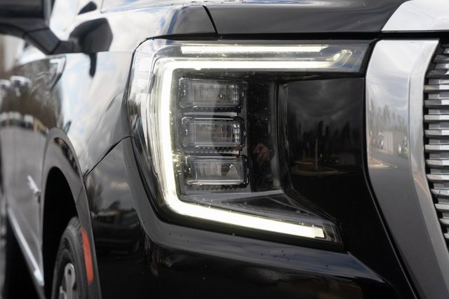 Used 2021 GMC Yukon Denali w/ Denali Premium Package image 19