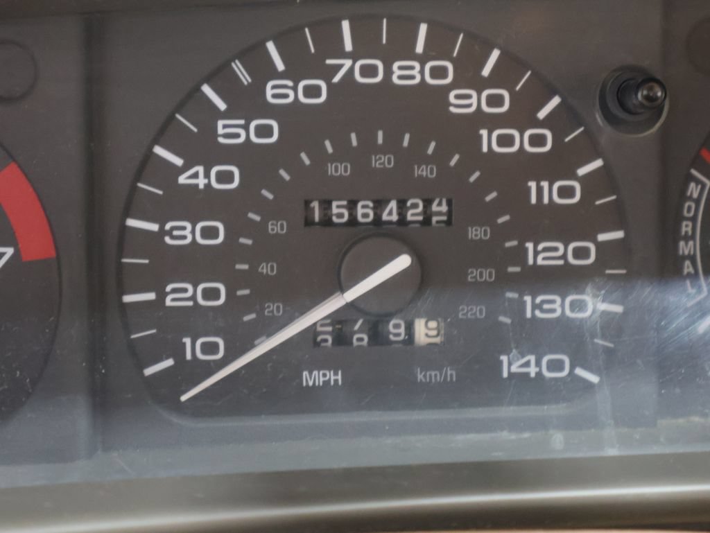 Used 1996 Lincoln Mark VIII RWD image 25