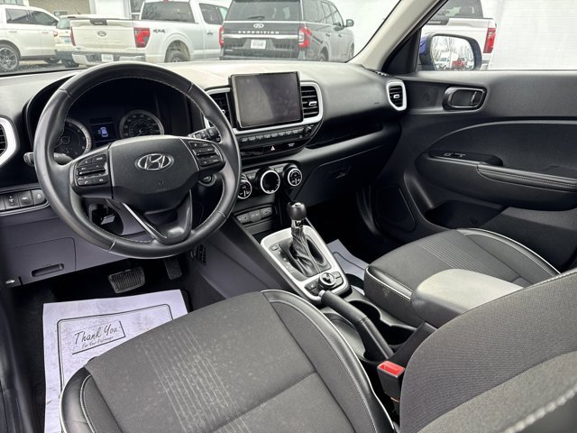 Used 2022 Hyundai Venue Limited image 12
