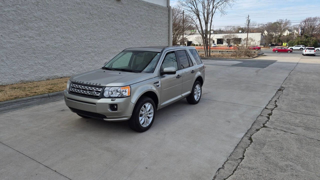 Used 2012 Land Rover LR2 HSE image 2