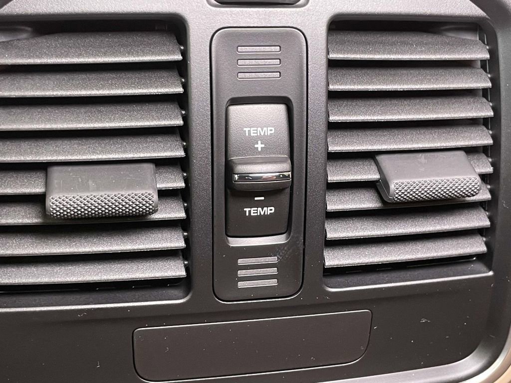 New 2026 Porsche Macan image 25