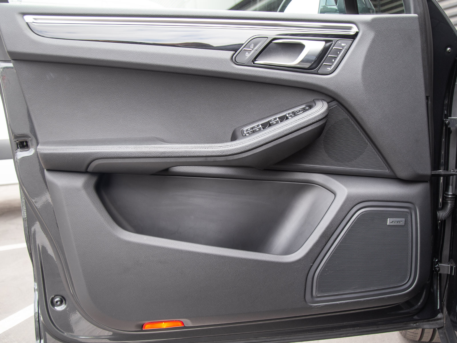 Certified 2024 Porsche Macan AWD/4WD image 14