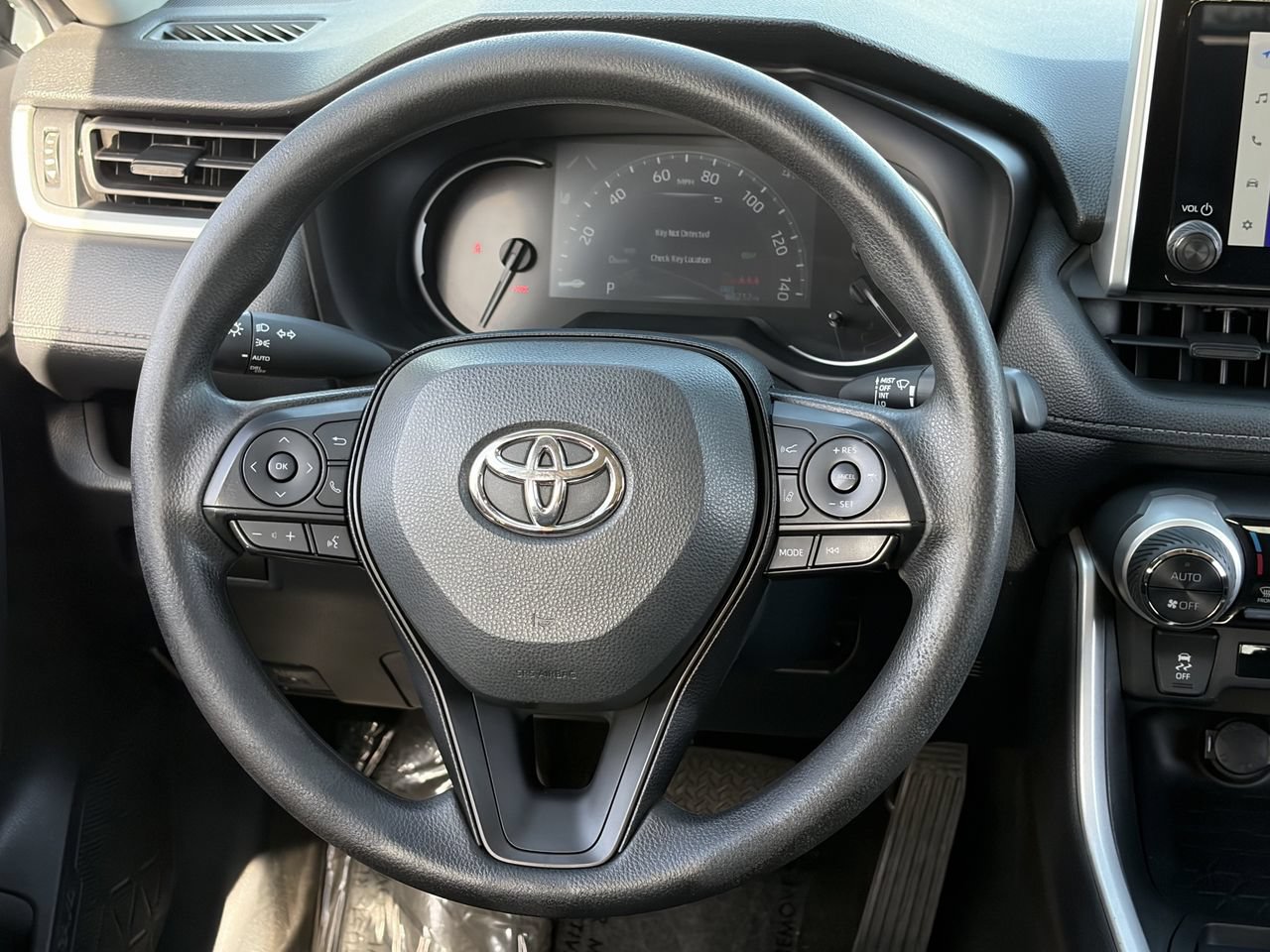Used 2023 Toyota RAV4 XLE AWD/4WD image 15