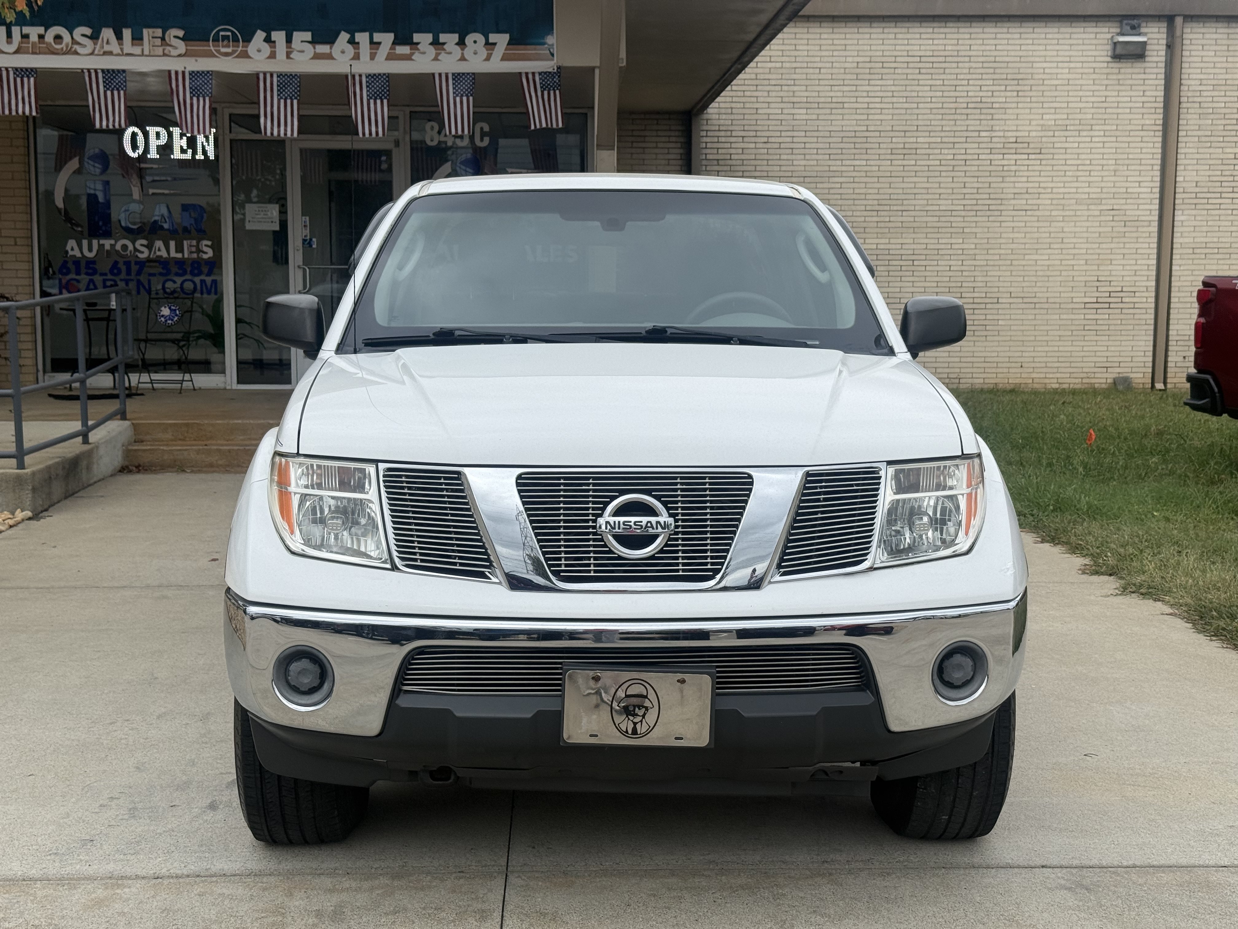 Used 2008 Nissan Frontier SE w/ SE Value Truck Pkg AWD/4WD image 2