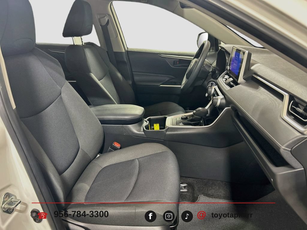 Used 2025 Toyota RAV4 LE AWD/4WD image 25