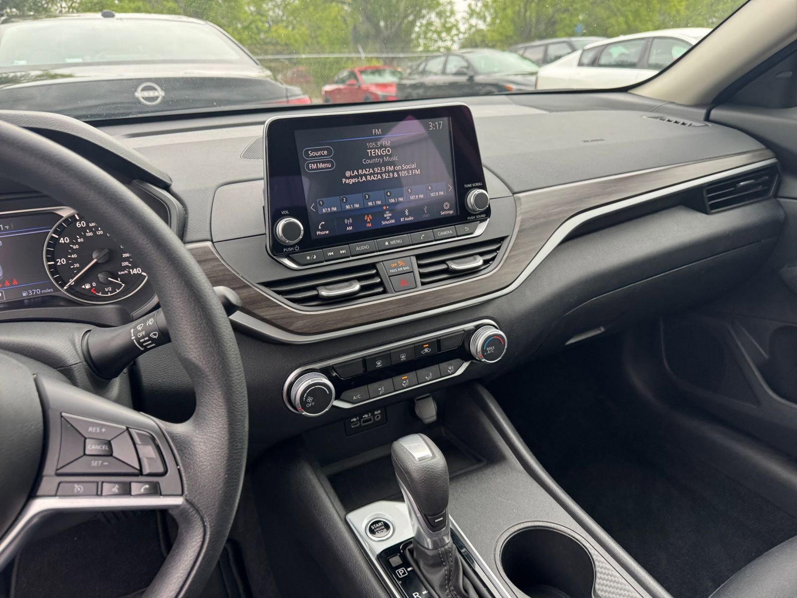 Used 2025 Nissan Altima 2.5 SV image 17