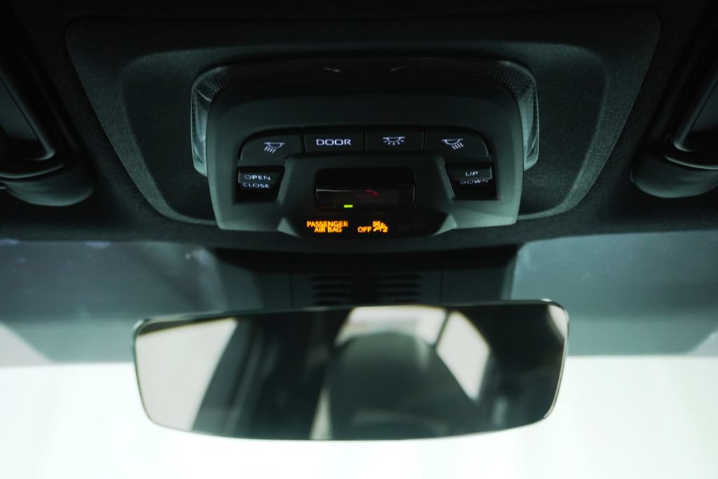 Used 2025 Toyota Corolla SE w/ SE Premium Package FWD image 21