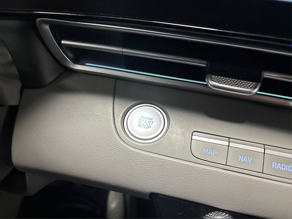 Certified 2025 Hyundai Elantra SEL image 28