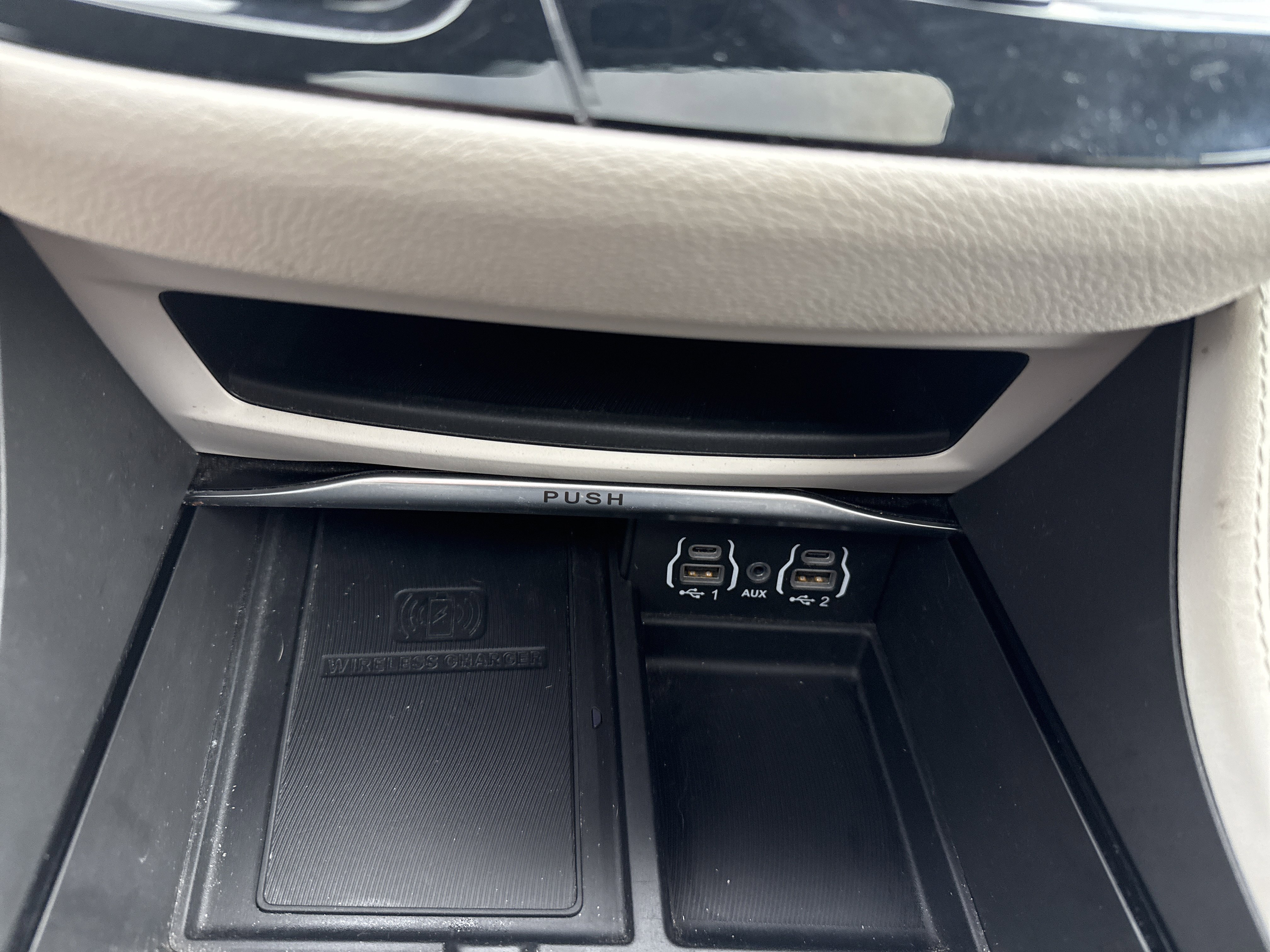 Used 2021 Chrysler Pacifica Limited image 33