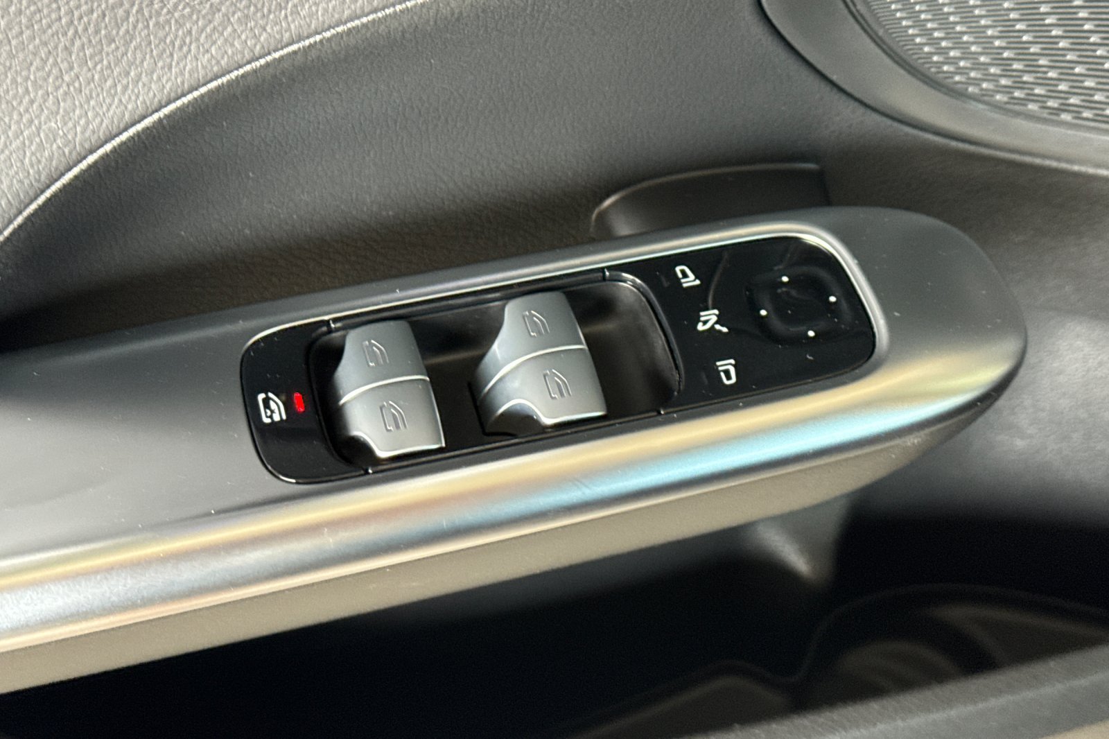 Used 2026 Mercedes-Benz C 300 Sedan image 12