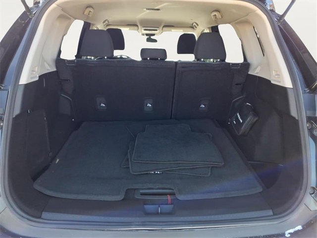 Used 2023 Nissan Rogue SV image 28