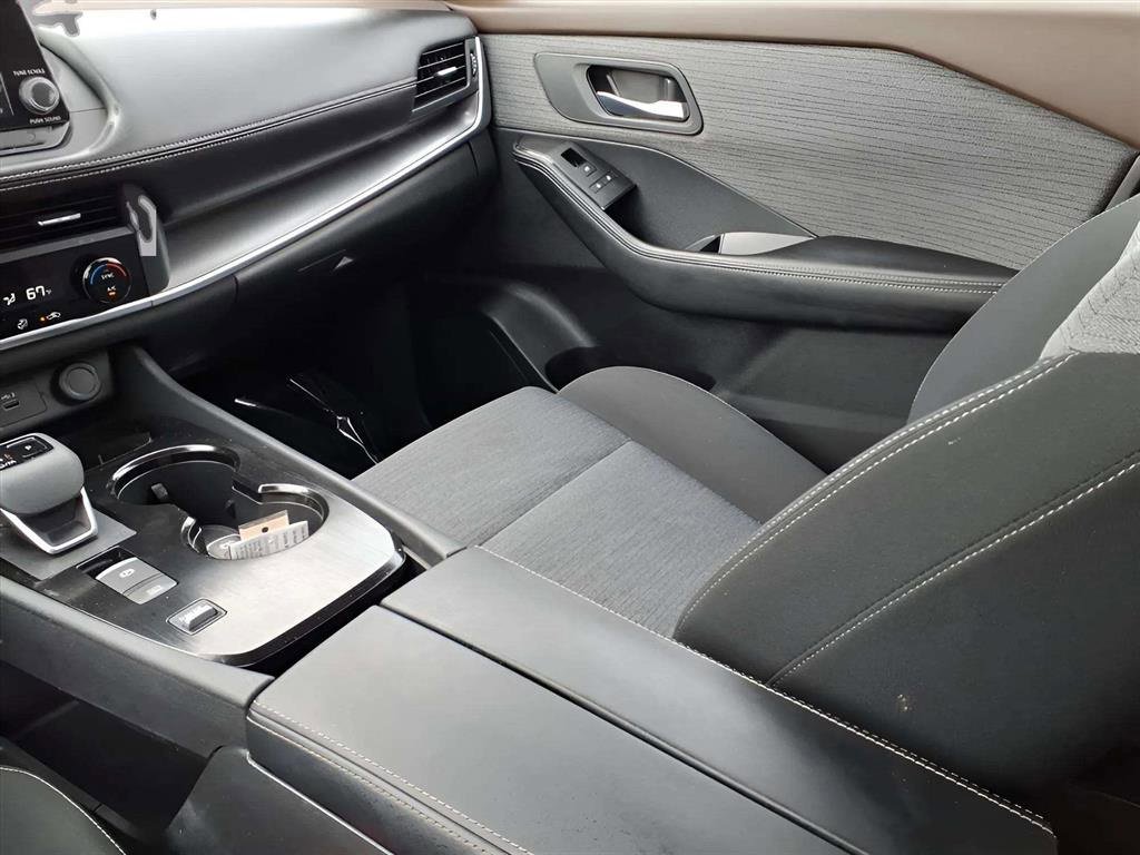 Used 2023 Nissan Rogue SV image 12