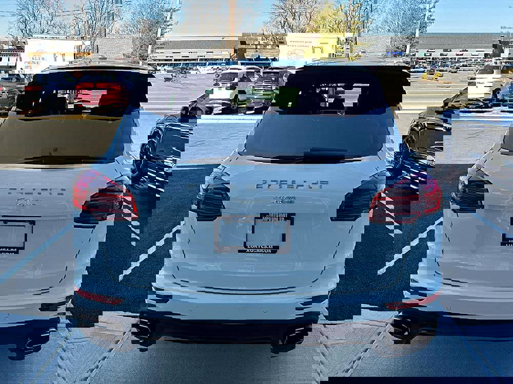 Used 2017 Porsche Cayenne Platinum Edition image 11