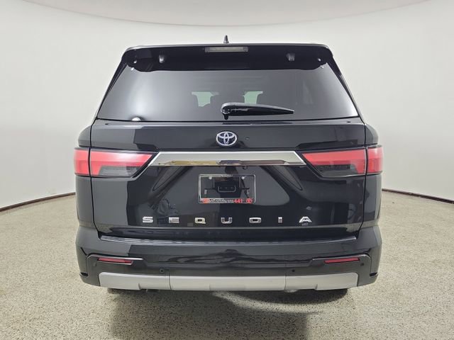 Used 2023 Toyota Sequoia Limited w/ Tow Technology Package AWD/4WD image 6