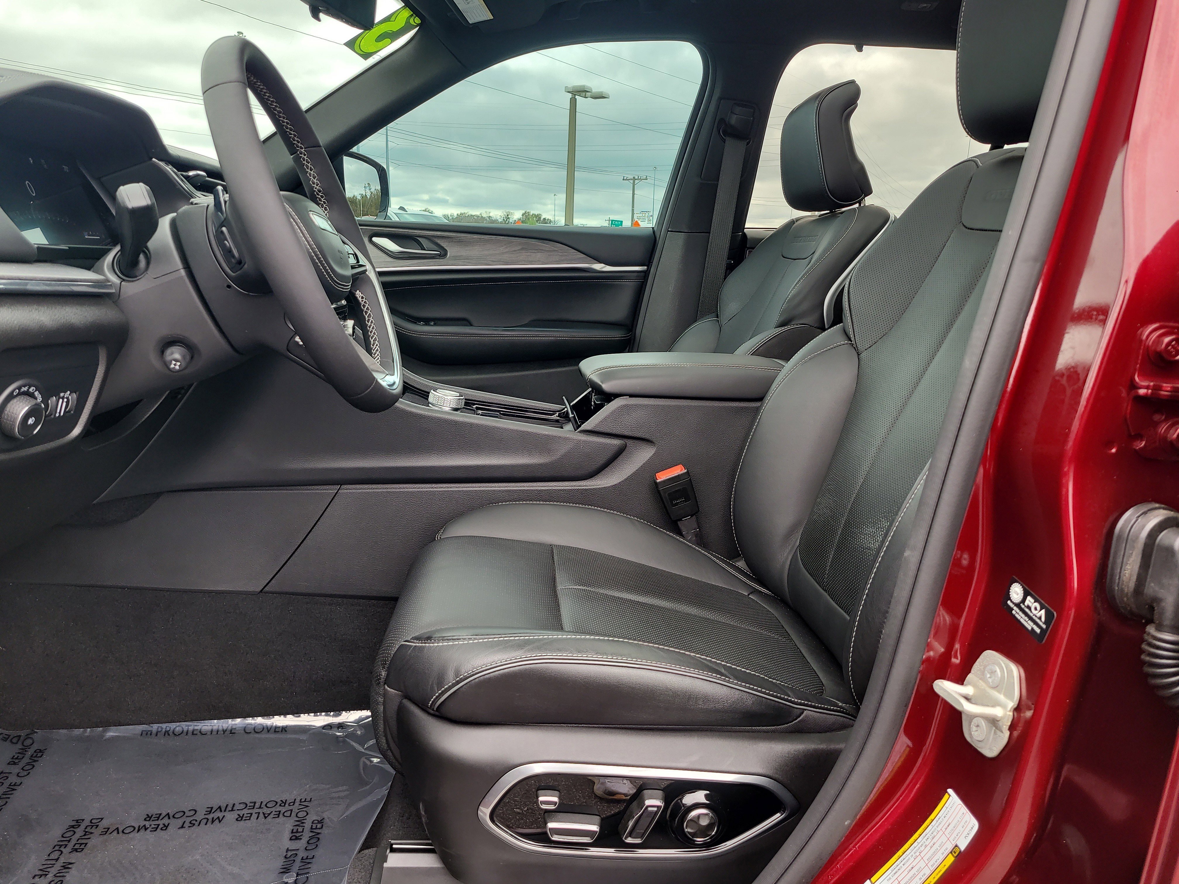 Used 2023 Jeep Grand Cherokee Overland w/ Luxury Tech Group IV image 18