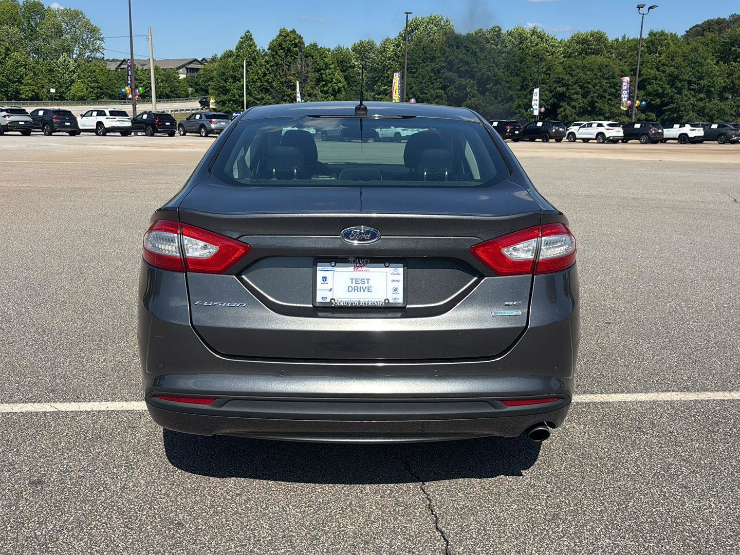 Used 2016 Ford Fusion SE FWD image 4