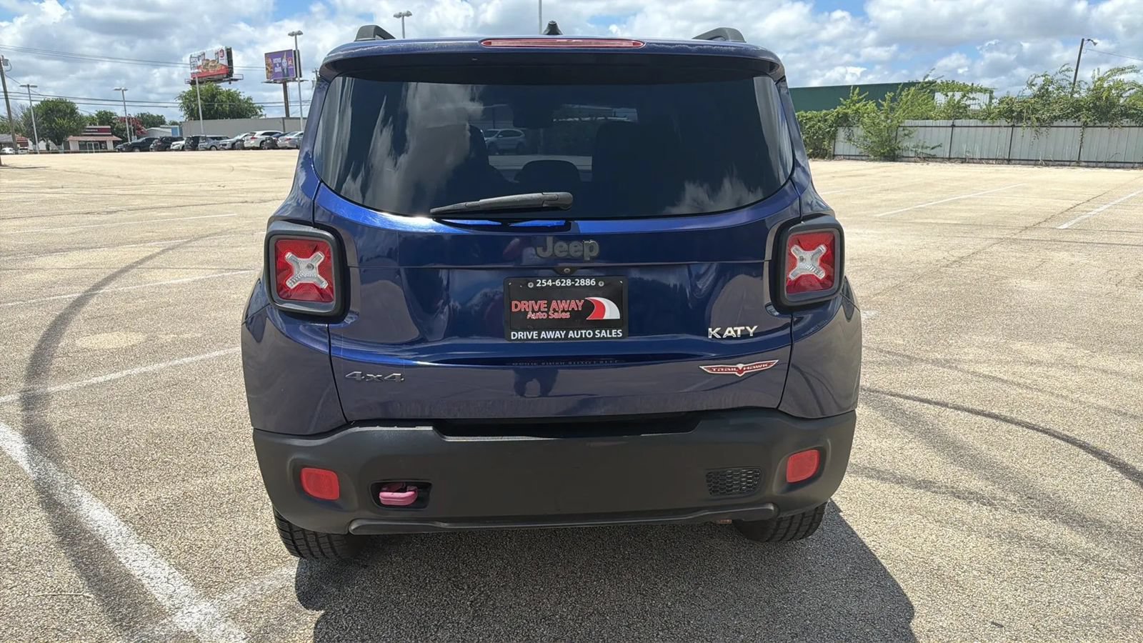 Used 2016 Jeep Renegade Trailhawk w/ Premium Trailhawk Package AWD/4WD image 4