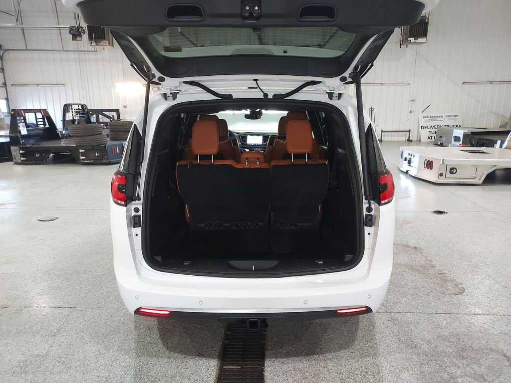 New 2026 Chrysler Pacifica Pinnacle w/ Trailer Tow Group image 31