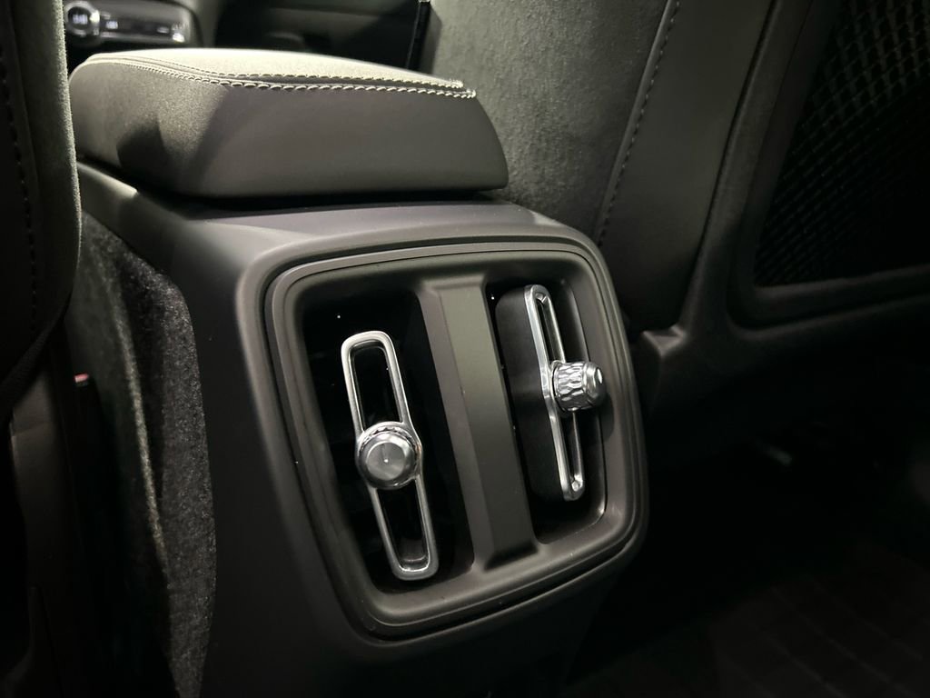 Certified 2023 Volvo C40 P8 Recharge Ultimate image 24