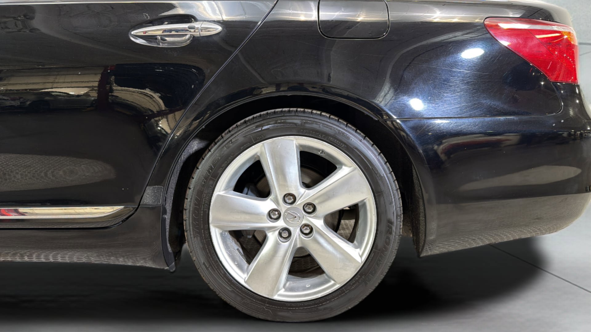 Used 2011 Lexus LS 460 w/ Comfort Pkg RWD image 37