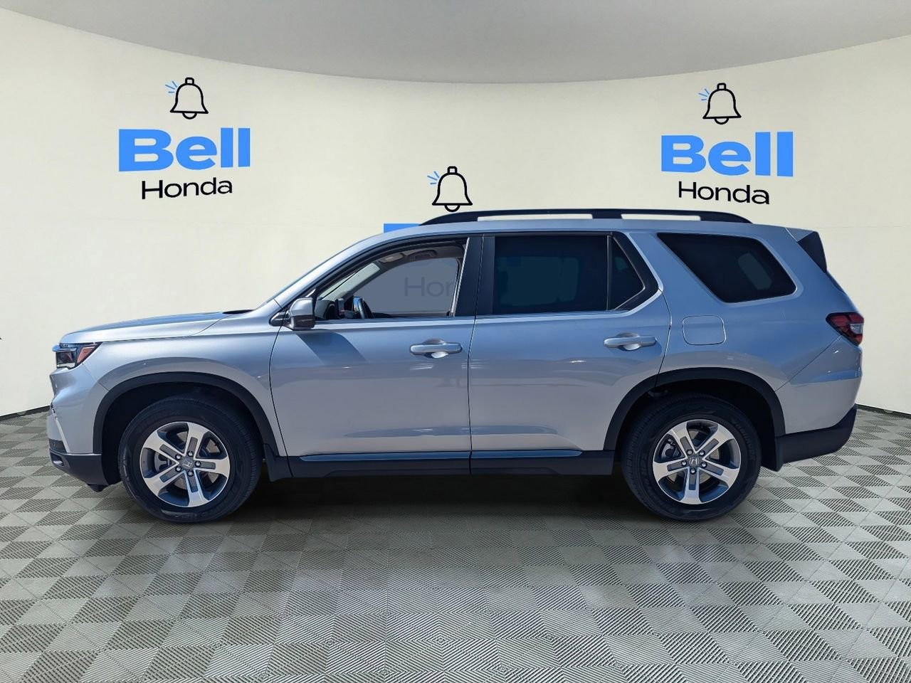 Used 2025 Honda Pilot EX-L image 2