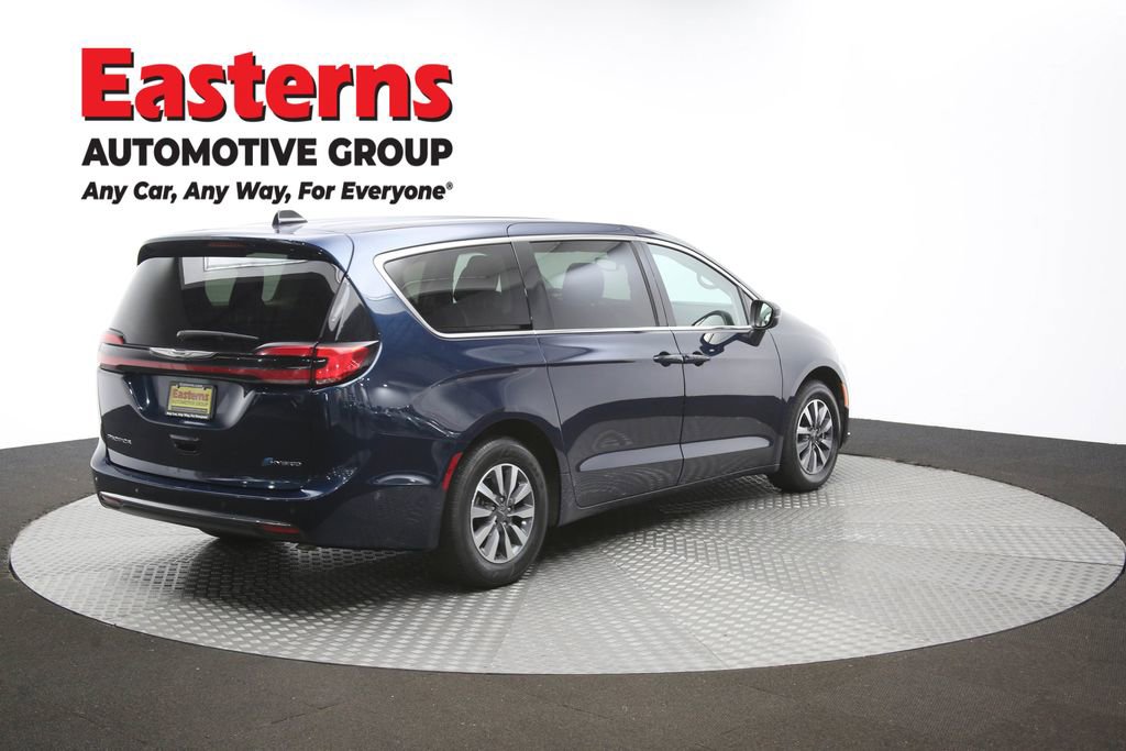 Used 2023 Chrysler Pacifica Touring-L FWD image 43
