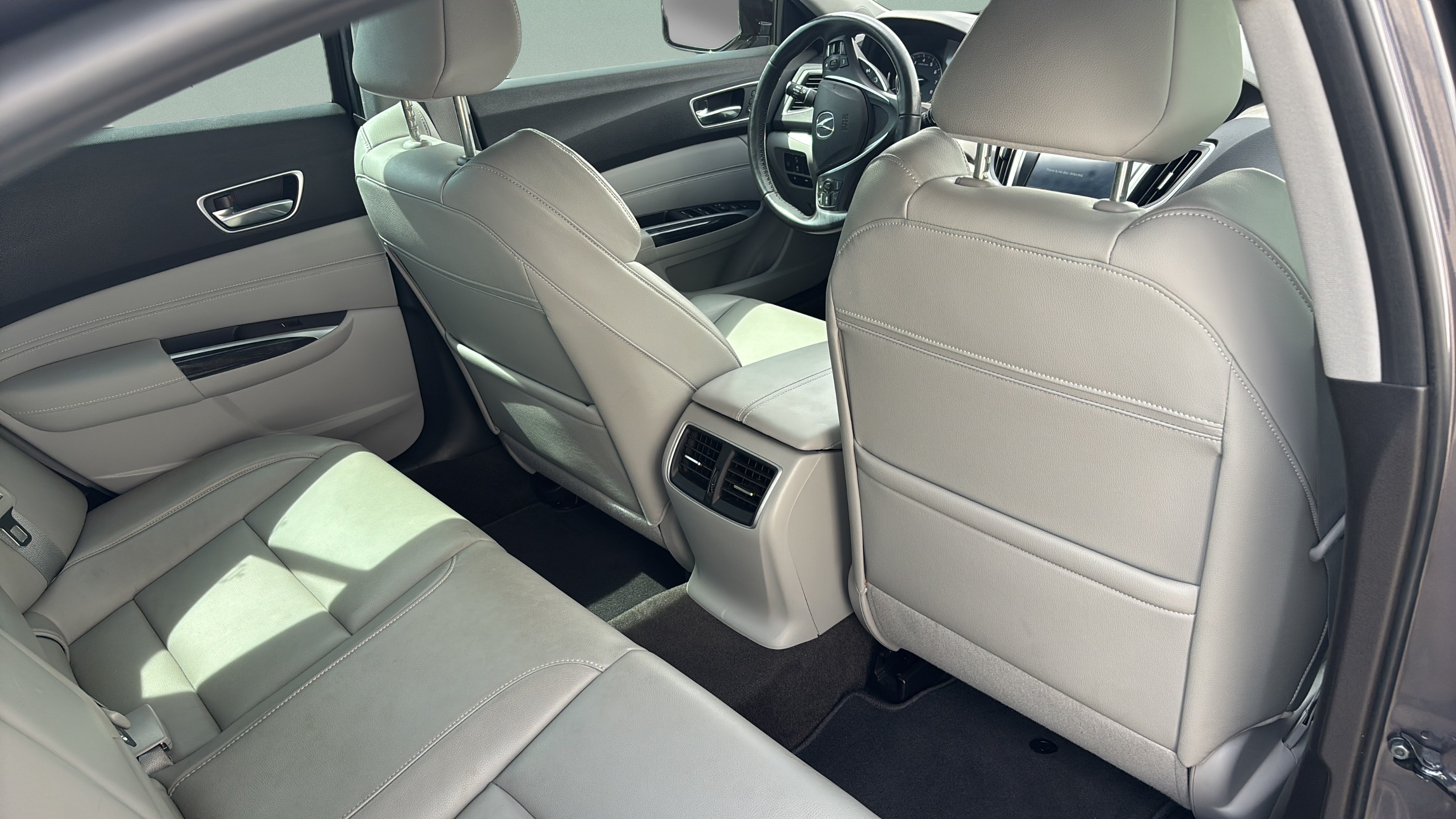 Used 2018 Acura TLX FWD image 17