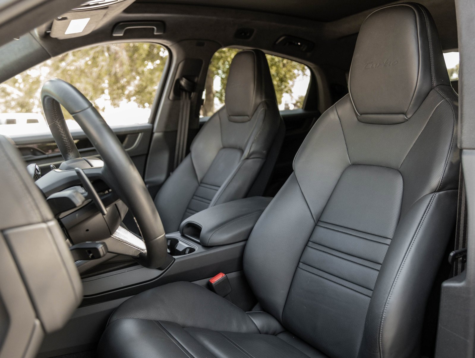 Used 2025 Porsche Cayenne Turbo image 5