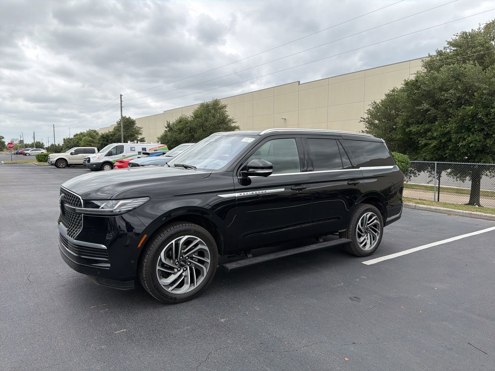 Used 2025 Lincoln Navigator Reserve AWD/4WD image 13