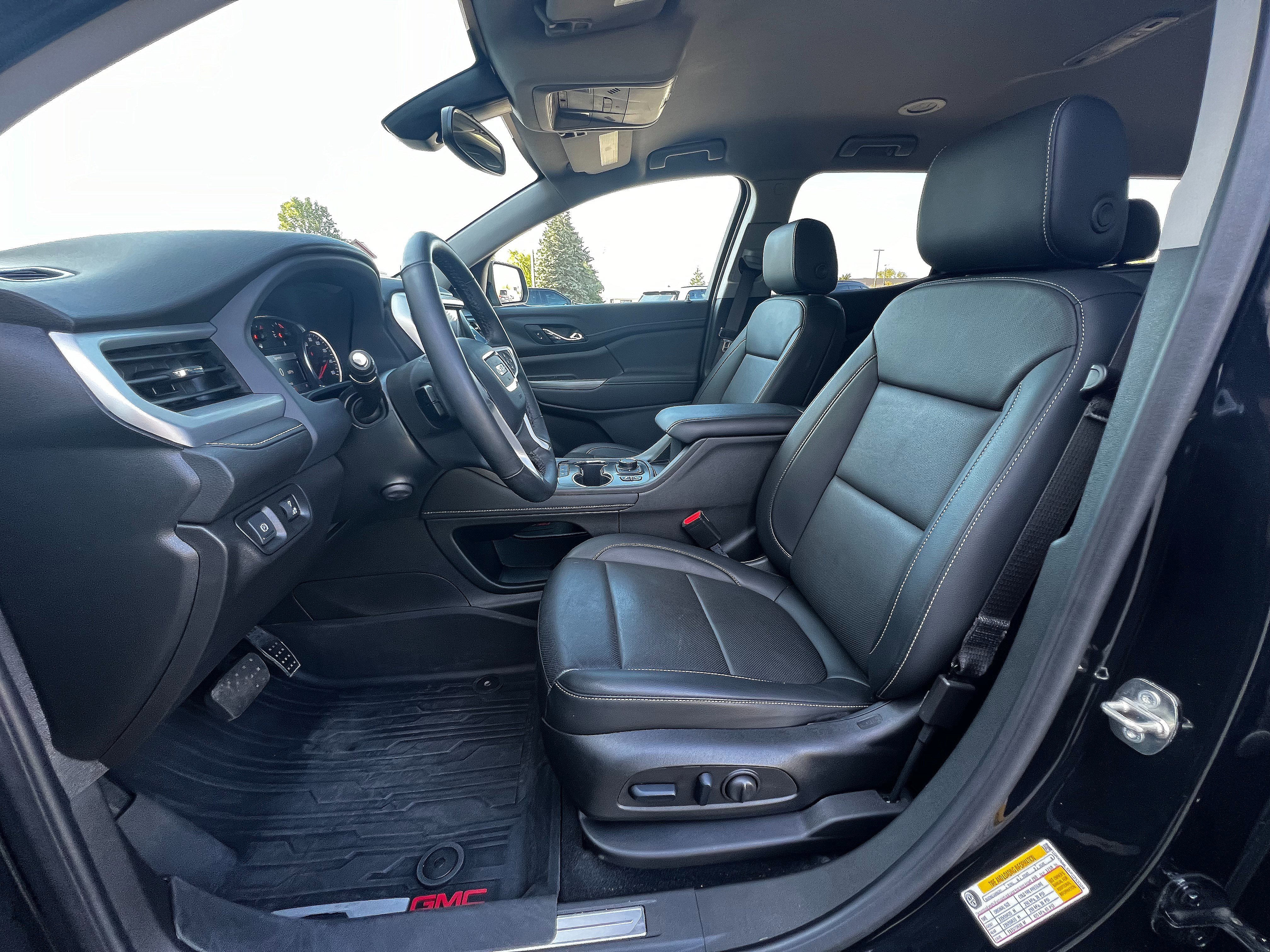 Used 2023 GMC Acadia SLT w/ Preferred Package image 10