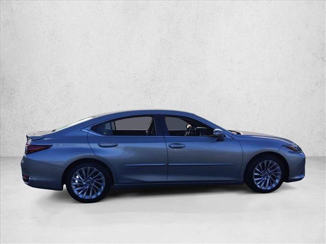 Used 2019 Lexus ES 300h w/ Accessory Package 2 FWD image 4