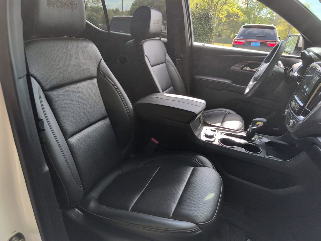 Used 2023 Chevrolet Traverse High Country image 31