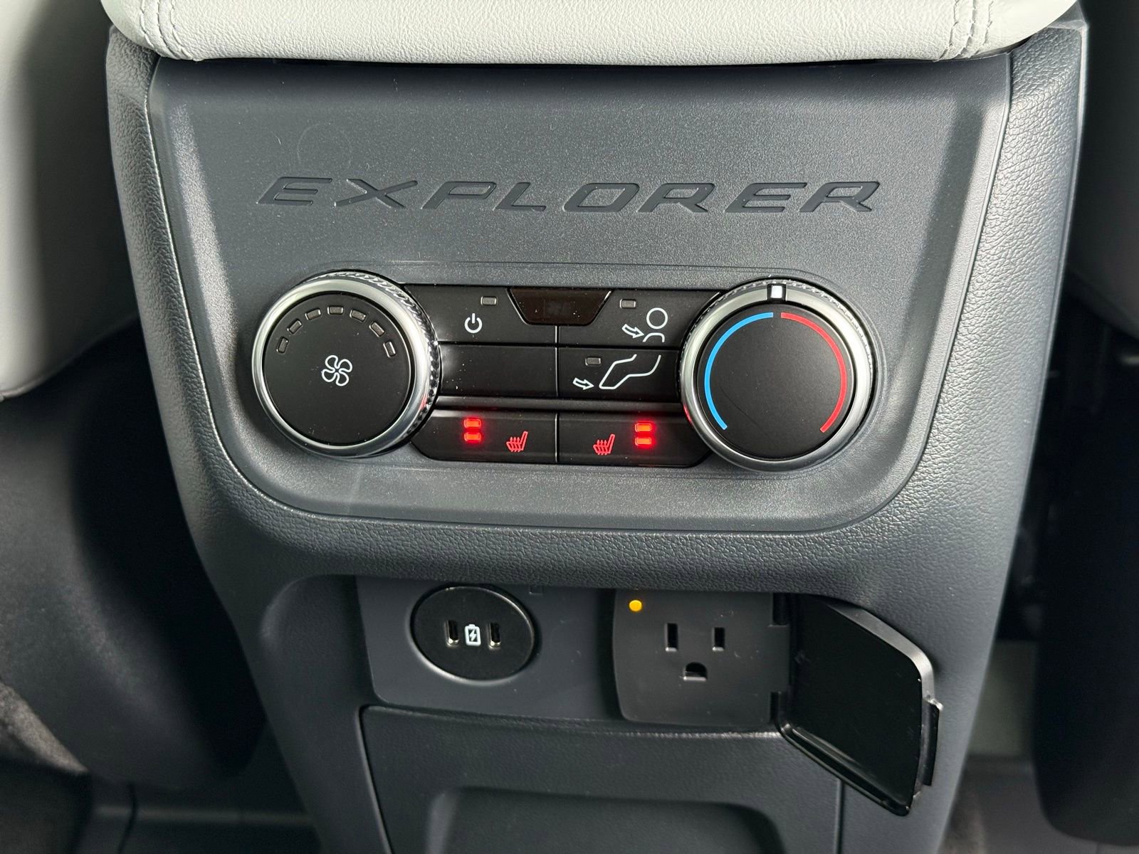 New 2026 Ford Explorer Platinum image 21