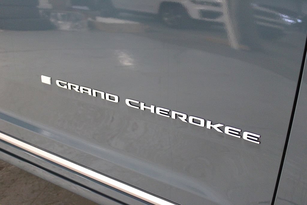 New 2026 Jeep Grand Cherokee Summit w/ MOPAR Finishing Package AWD/4WD image 45