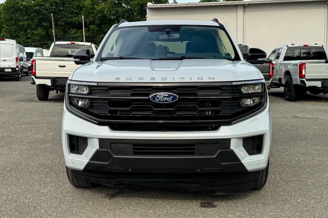 Used 2025 Ford Expedition Active AWD/4WD image 8
