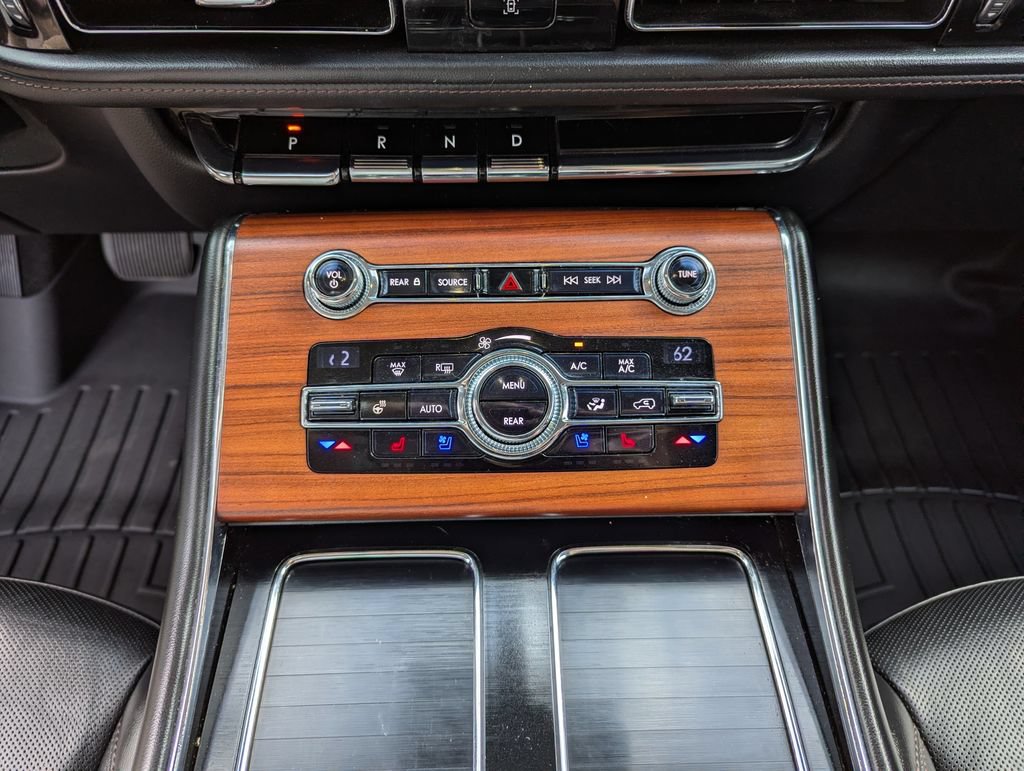 Used 2020 Lincoln Aviator Reserve w/ Equipment Group 201A AWD/4WD image 26