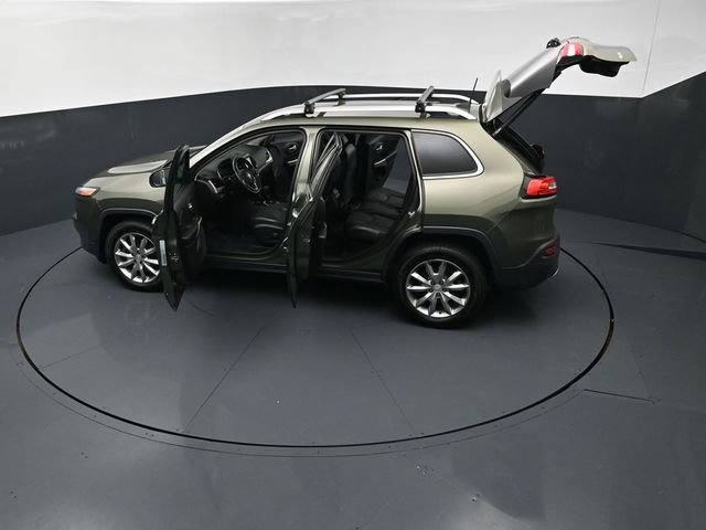 Used 2018 Jeep Cherokee Limited AWD/4WD image 27